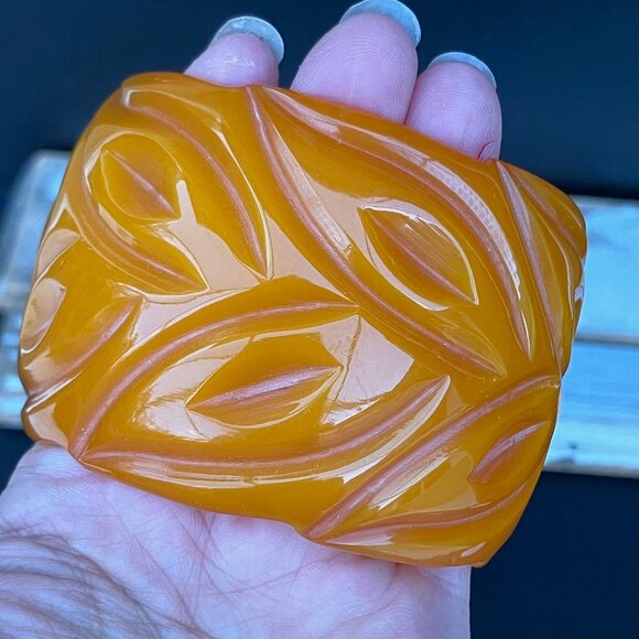 Marion Godart Paris Tangerine Wide Floral Carved Acrylic Bangle Bracelet - Picture 10 of 11